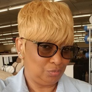 Meet your Posher, Angela